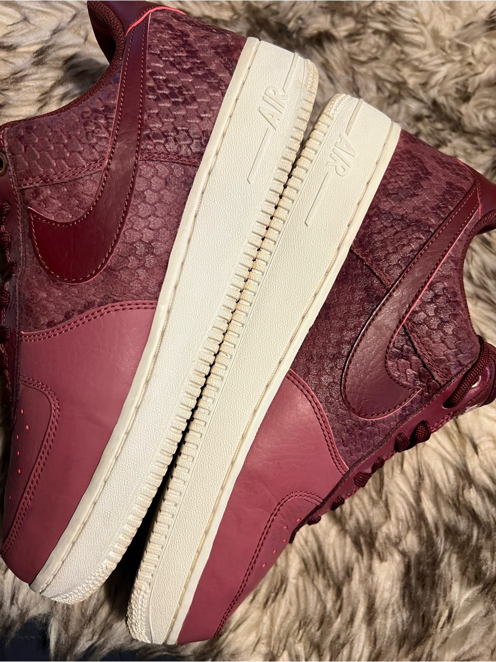 Nike Air Force 1 Men's Sneakers in Burgundy with Gold Accents Sz 9.5 - Picture 5 of 15